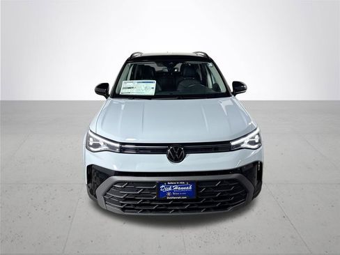 New 2026 Volkswagen Taos SE AWD/4WD image 3
