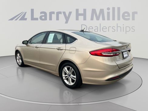 Used 2018 Ford Fusion SE FWD image 3