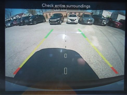 Used 2020 Jeep Cherokee Latitude Plus w/ Cold Weather Group AWD/4WD image 18