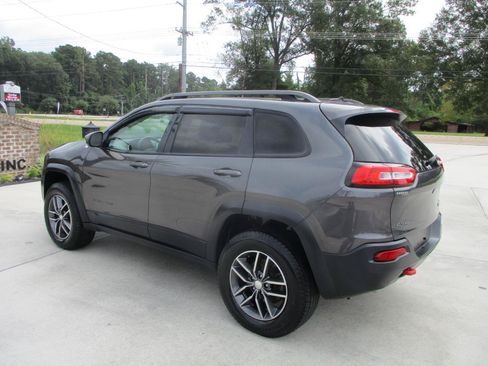 Used 2014 Jeep Cherokee Trailhawk w/ Comfort/Convenience Group AWD/4WD image 24