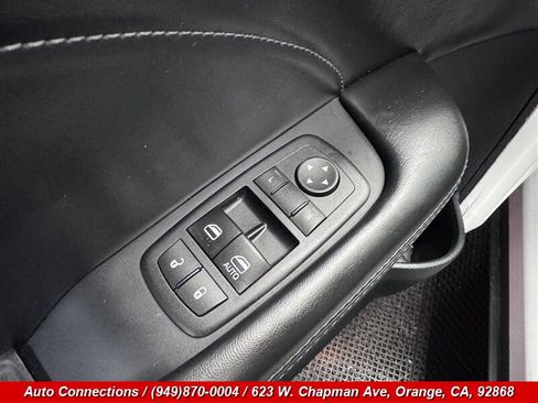 Used 2015 Dodge Challenger SXT Plus w/ Technology Group RWD image 22