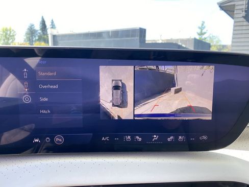Used 2025 Buick Enclave Avenir w/ Super Cruise Package AWD/4WD image 24