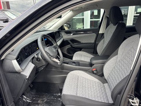 New 2026 Volkswagen Tiguan S FWD image 8