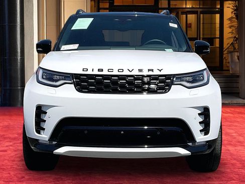 Used 2025 Land Rover Discovery Dynamic SE AWD/4WD image 3