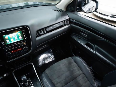 Used 2019 Mitsubishi Outlander SE image 11