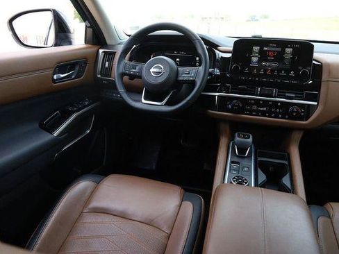 Used 2025 Nissan Pathfinder Platinum AWD/4WD image 25