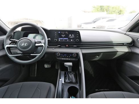 Certified 2025 Hyundai Elantra Sport image 12