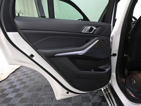 Used 2022 BMW X5 xDrive40i w/ Premium Package image 23