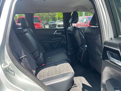Used 2024 Mitsubishi Outlander SE AWD/4WD image 19