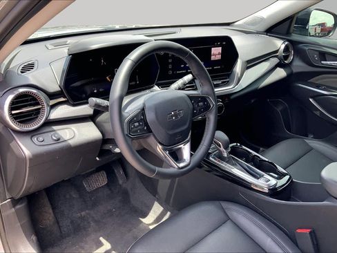 Used 2025 Chevrolet Trax ACTIV FWD image 18