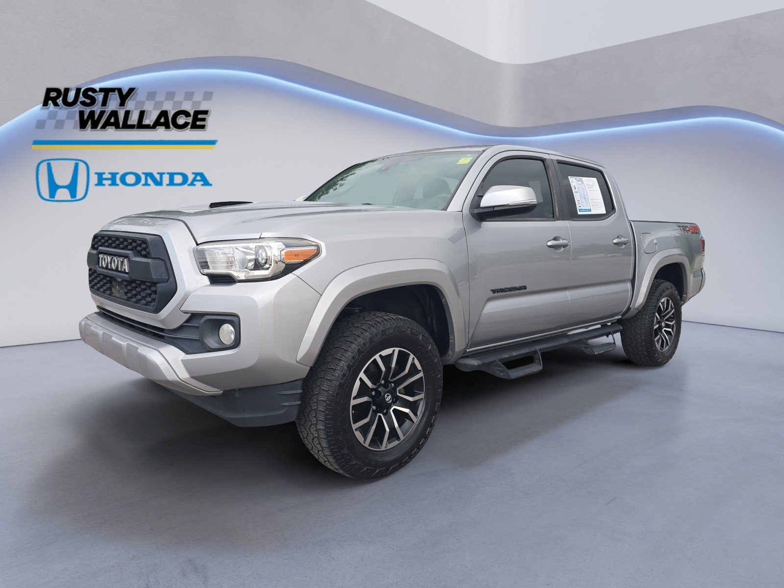 Used 2020 Toyota Tacoma TRD Sport AWD/4WD image 1