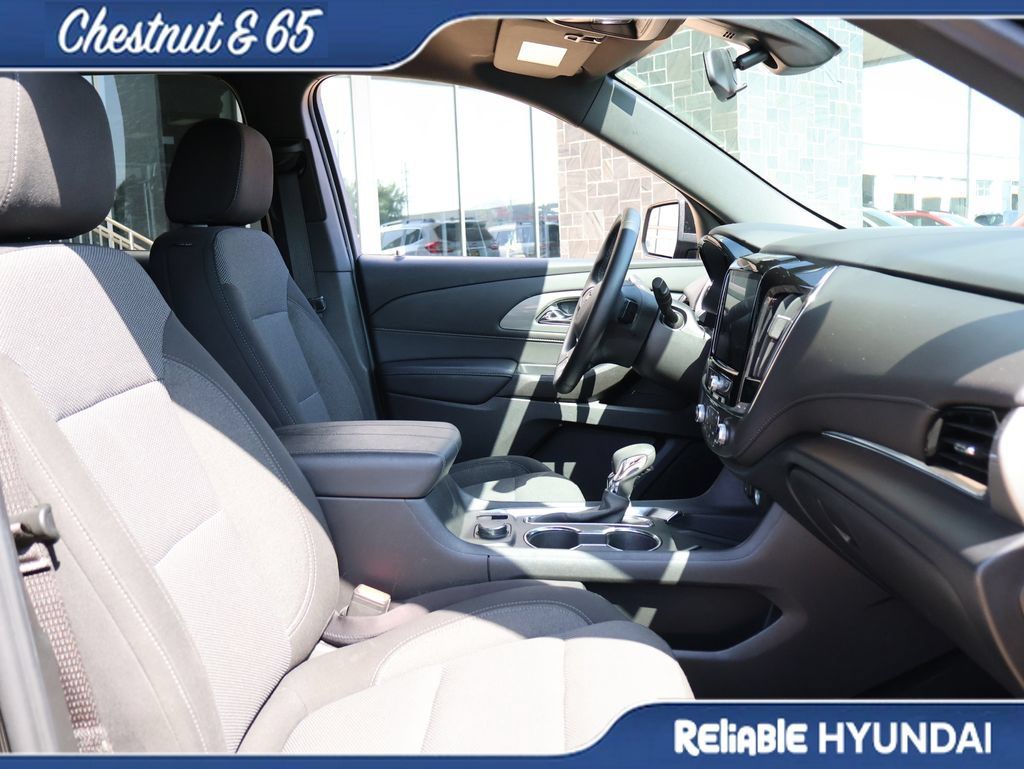Used 2023 Chevrolet Traverse LT FWD image 10
