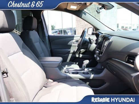 Used 2023 Chevrolet Traverse LT FWD image 10