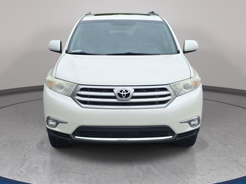 Used 2013 Toyota Highlander SE FWD image 2