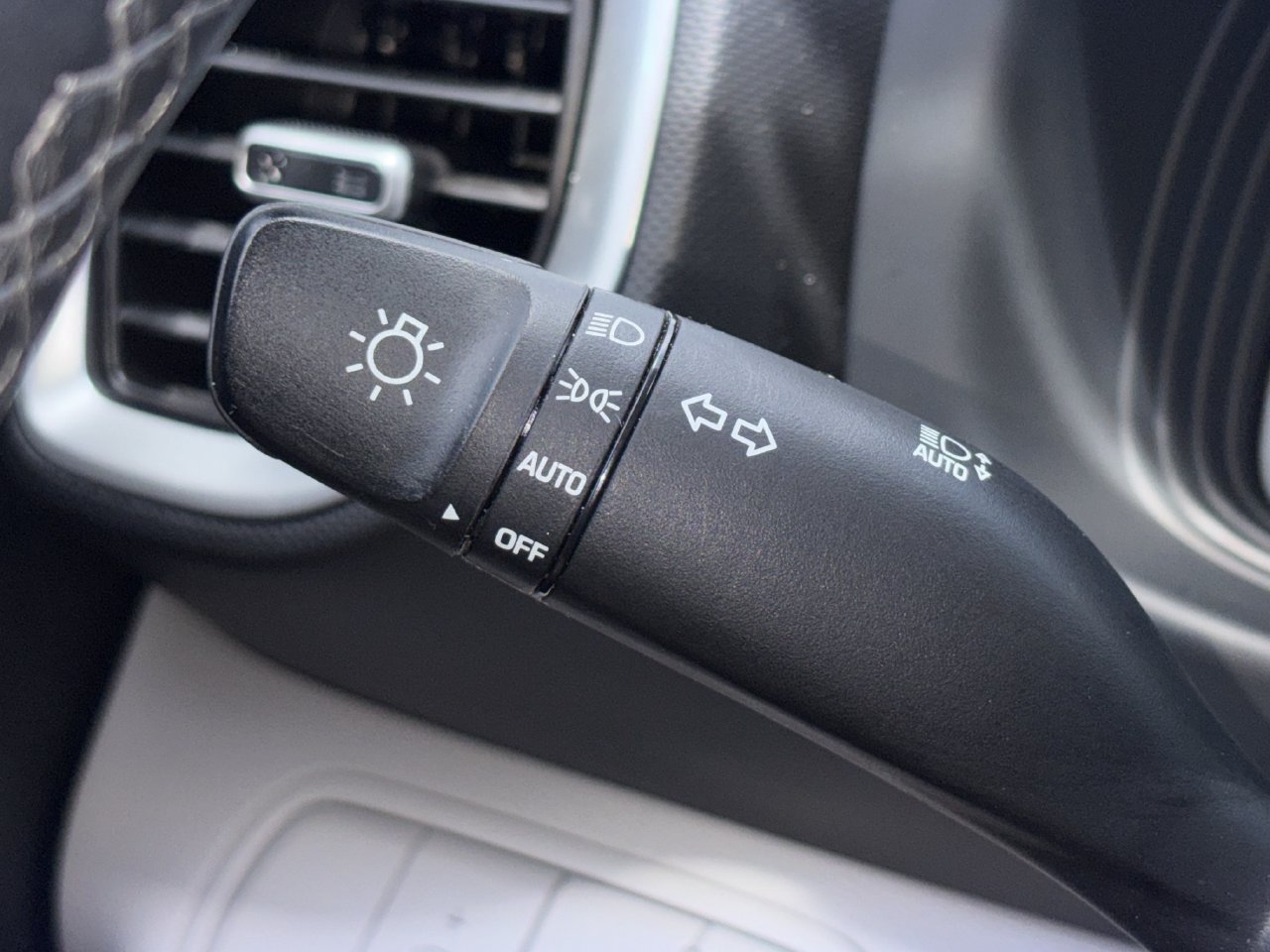 Used 2026 Hyundai Venue SEL FWD image 11