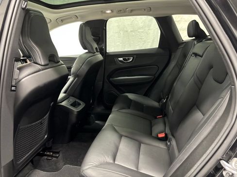 Used 2022 Volvo XC60 B5 Momentum w/ Climate Package AWD/4WD image 41