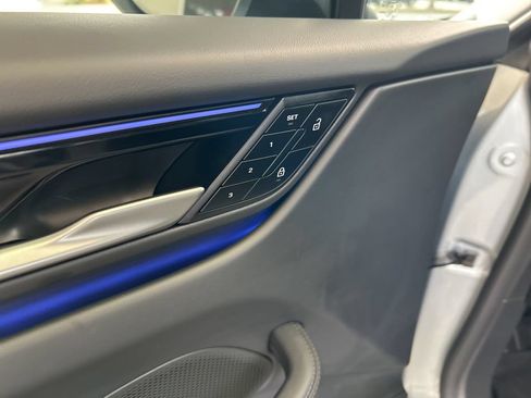 Used 2025 Porsche Macan Electric RWD image 42