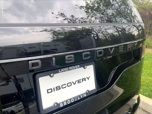 Certified 2025 Land Rover Discovery Dynamic SE AWD/4WD image 9
