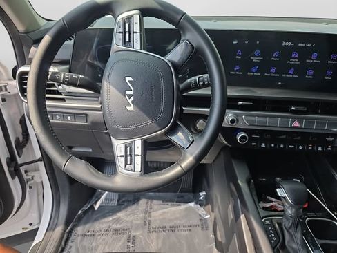 Used 2024 Kia Telluride LX FWD image 13