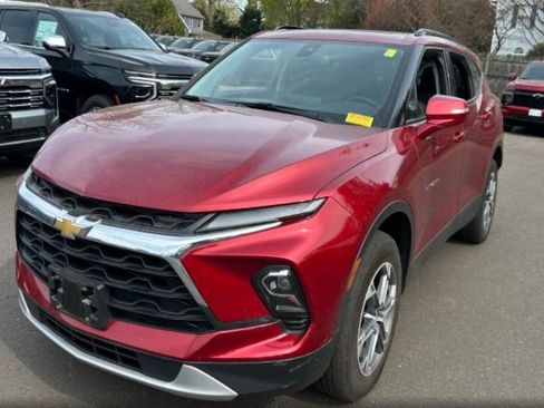 Used 2023 Chevrolet Blazer LT AWD/4WD image 2