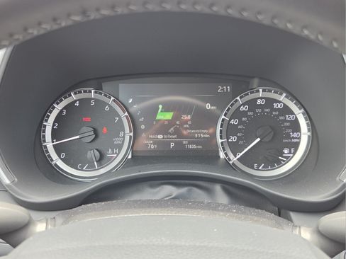 Used 2025 Toyota Highlander XLE FWD image 27