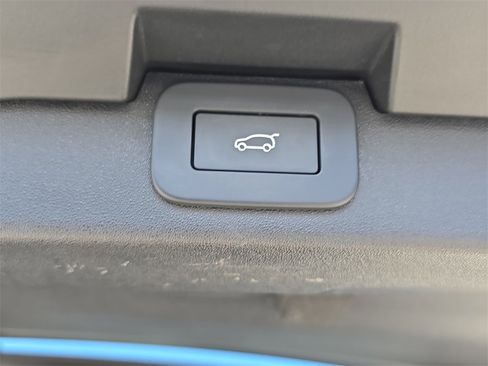 Used 2025 Land Rover Discovery Dynamic SE image 14