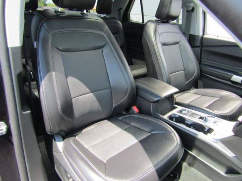 Used 2024 Ford Explorer Limited w/ Limited Technology Package AWD/4WD image 13