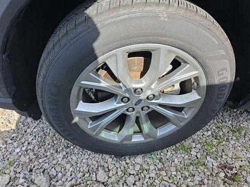 Used 2023 Ford Explorer XLT w/ Equipment Group 202A AWD/4WD image 23