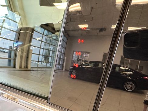 Used 2022 Ford Escape Titanium image 10