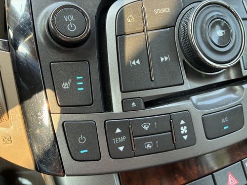 Used 2013 Buick LaCrosse Leather FWD image 12