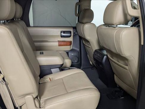 Used 2019 Toyota Sequoia Platinum image 19