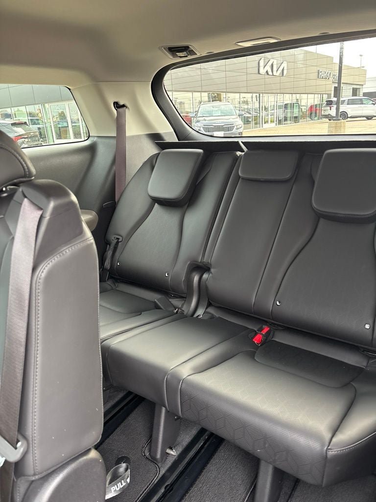 Used 2025 Kia Carnival FWD image 24