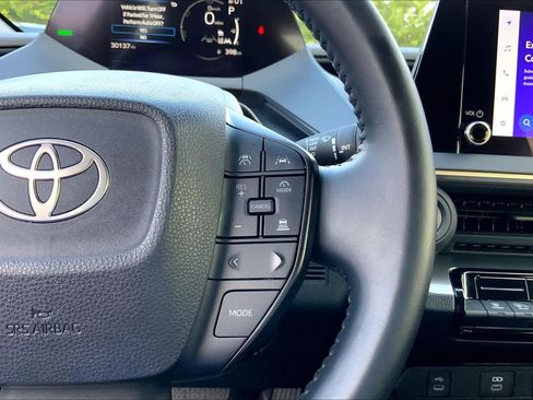 Used 2025 Toyota Prius LE FWD image 25