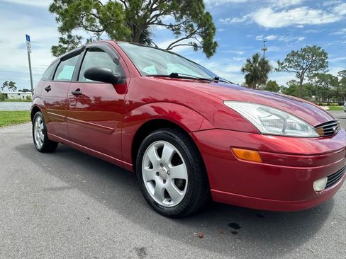 Used 2002 Ford Focus ZX5 Hatchback FWD image 4