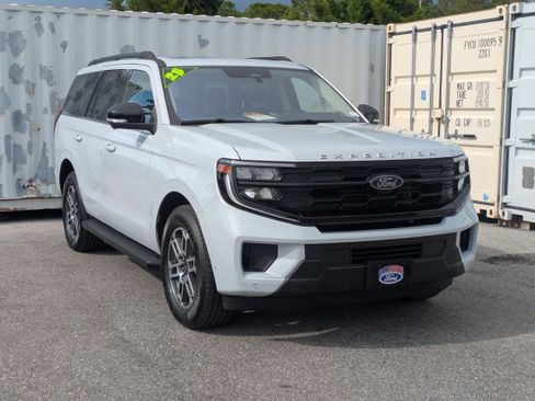 Used 2025 Ford Expedition Active RWD image 1