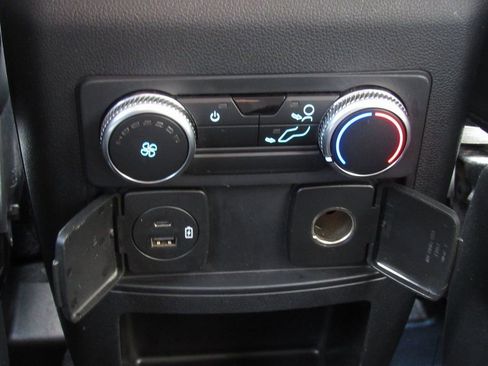 Used 2021 Ford Explorer XLT w/ Equipment Group 202A image 36