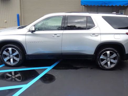 Used 2019 Chevrolet Traverse LT w/ LT Premium Package AWD/4WD image 6