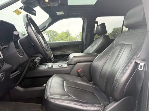 Used 2019 Ford Expedition Limited w/ Equipment Group 302A AWD/4WD image 33