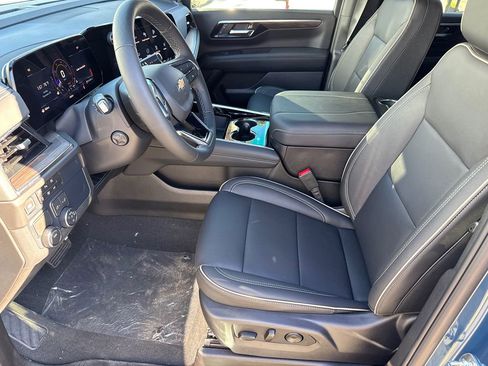 New 2026 Chevrolet Suburban Premier RWD image 15