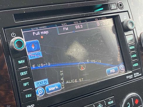 Used 2011 GMC Yukon XL Denali image 24