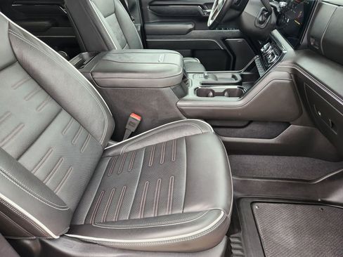 Used 2024 GMC Sierra 2500 AT4X image 14