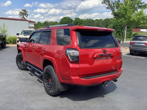 Used 2022 Toyota 4Runner SR5 Premium image 2