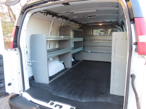 Used 2015 Chevrolet Express 2500 image 17