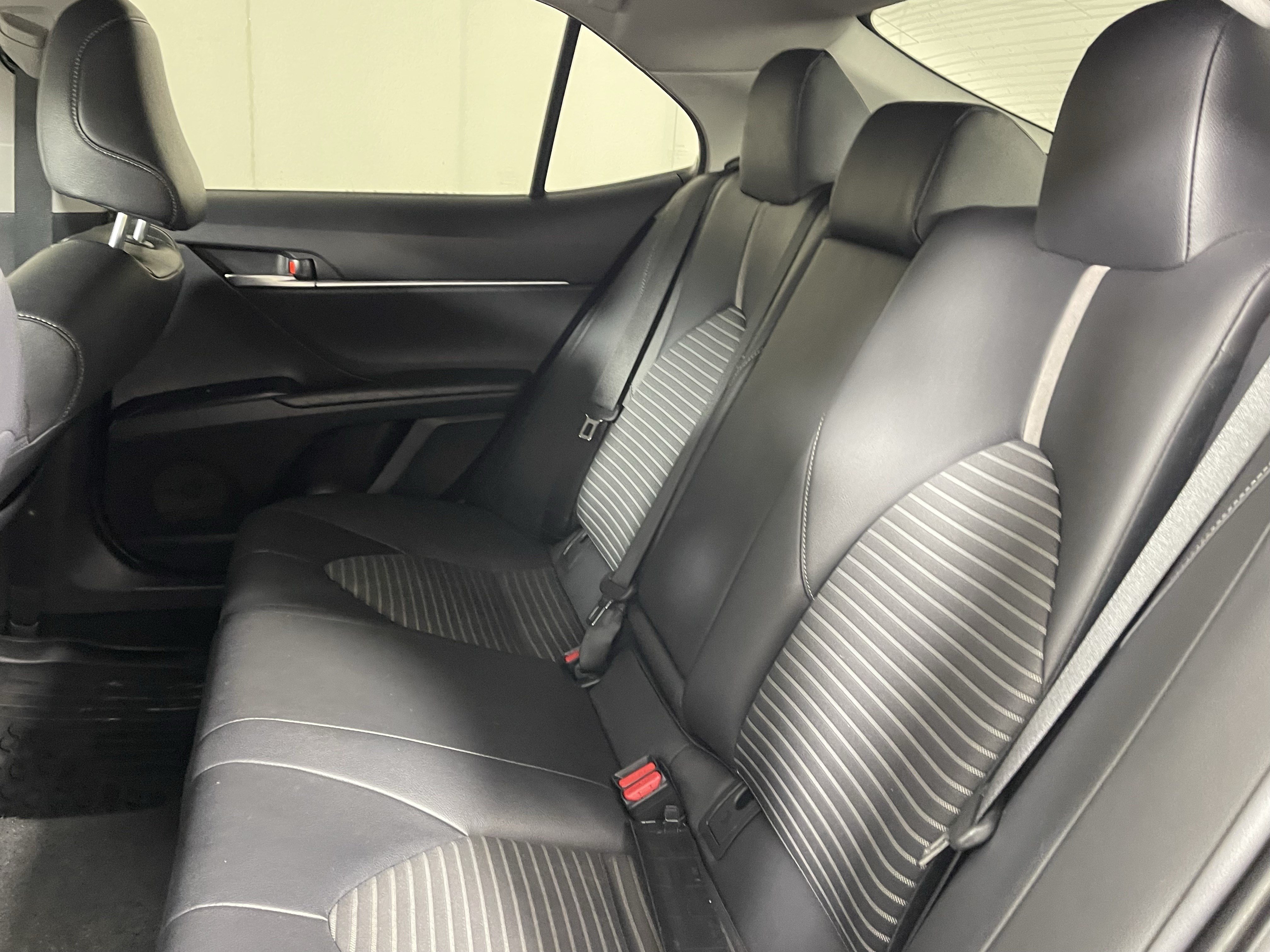 Used 2018 Toyota Camry SE FWD image 15