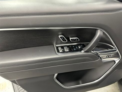 Used 2023 Land Rover Range Rover SE image 16