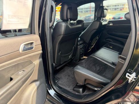 Used 2017 Jeep Grand Cherokee Altitude image 11