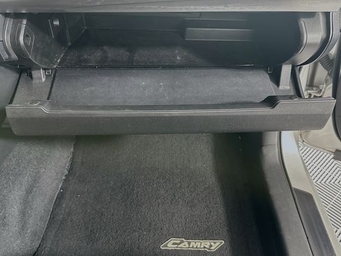 Used 2013 Toyota Camry SE FWD image 31
