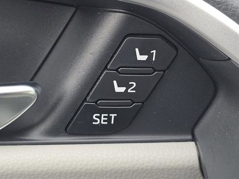 Used 2022 Toyota RAV4 XLE Premium image 15