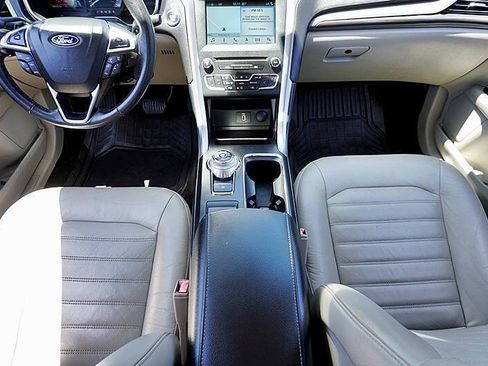 Used 2018 Ford Fusion SE w/ Fusion SE Technology Package FWD image 20