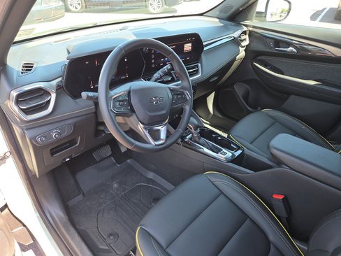 Used 2025 Chevrolet TrailBlazer ACTIV w/ Convenience Package AWD/4WD image 16